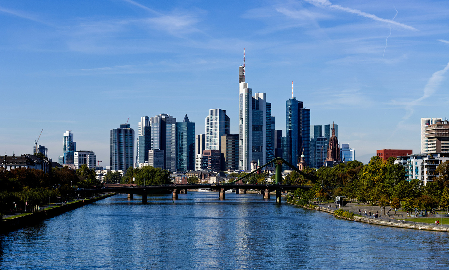 Skyline von Frankfurt Professionelle Steuererklärung in Frankfurt
